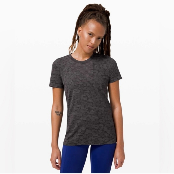 Lululemon Swiftly Breeze Short Sleeve Vented Gray And Black Camo Top Size 8 - Picture 1 of 7